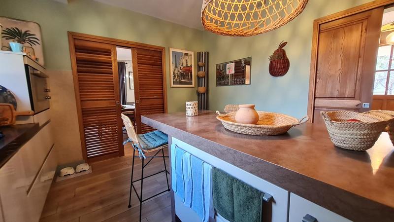 Maison - 230 m² - 8 pièces