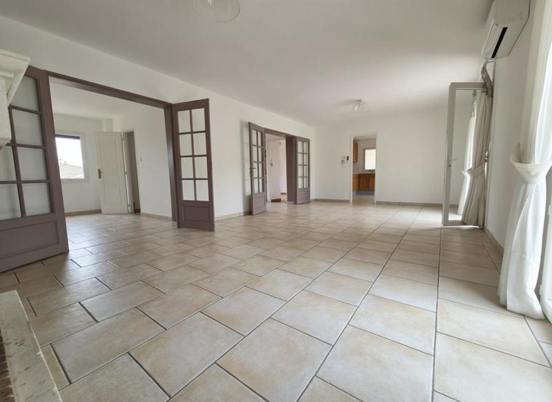 Propriété - 180 m² - 8 pièces