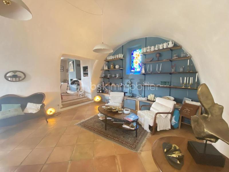 Maison - 220 m² - 6 pièces