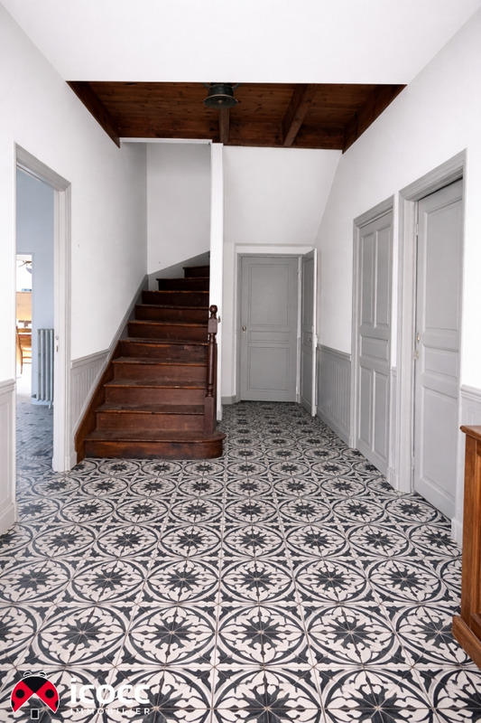 Demeure - 185 m² - 6 pièces