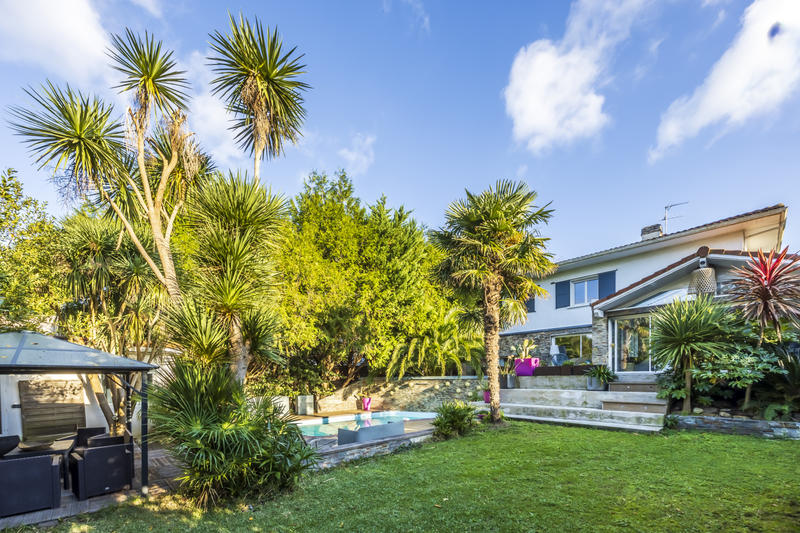 Maison - 300 m² - 10 pièces