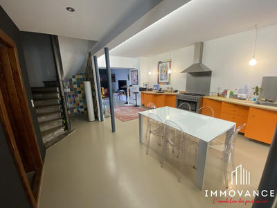 Maison - 244 m² - 7 pièces