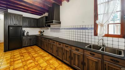 Maison - 236 m² - 9 pièces