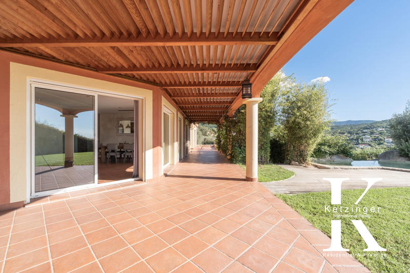 Villa - 256 m² - 6 pièces
