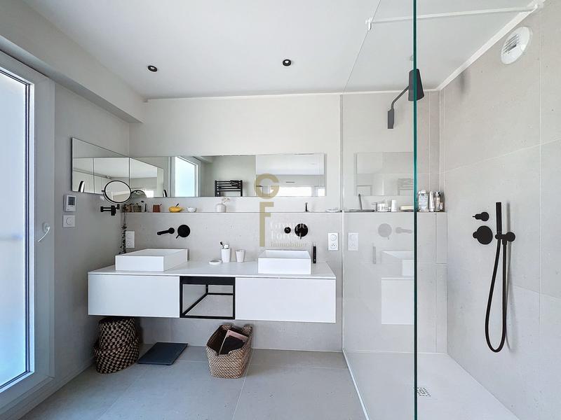 Appartement - 176 m² - 5 pièces