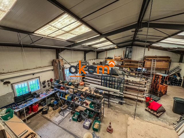 Maison - 300 m² - 3 pièces