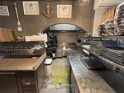 Local commercial - 151 m² - 2 pièces