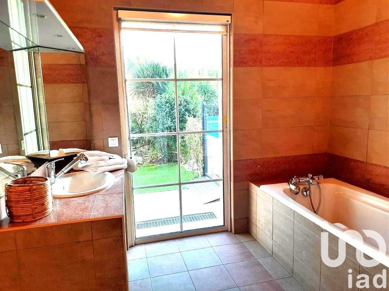 Maison - 225 m² - 8 pièces