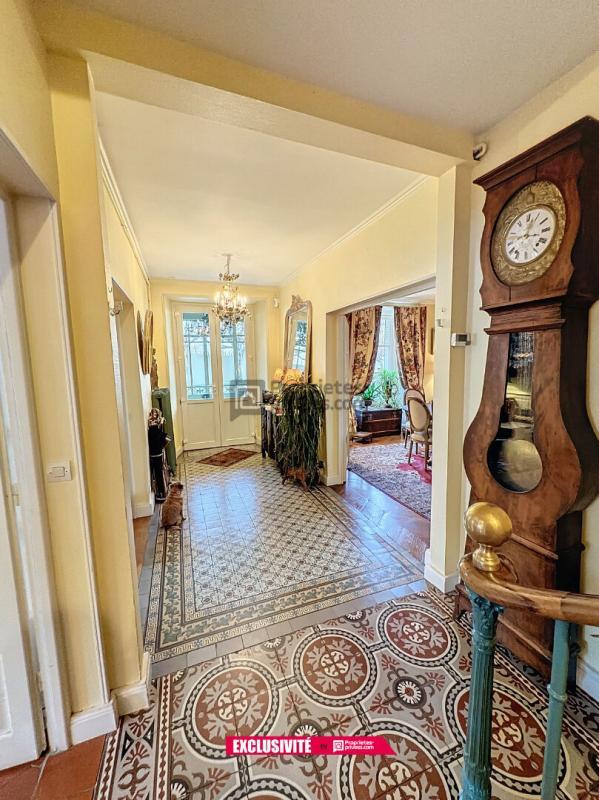 Propriété - 266 m² - 11 pièces