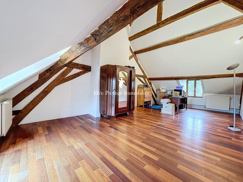 Maison - 241 m² - 8 pièces