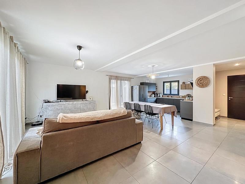 Pavillon - 135 m² - 6 pièces