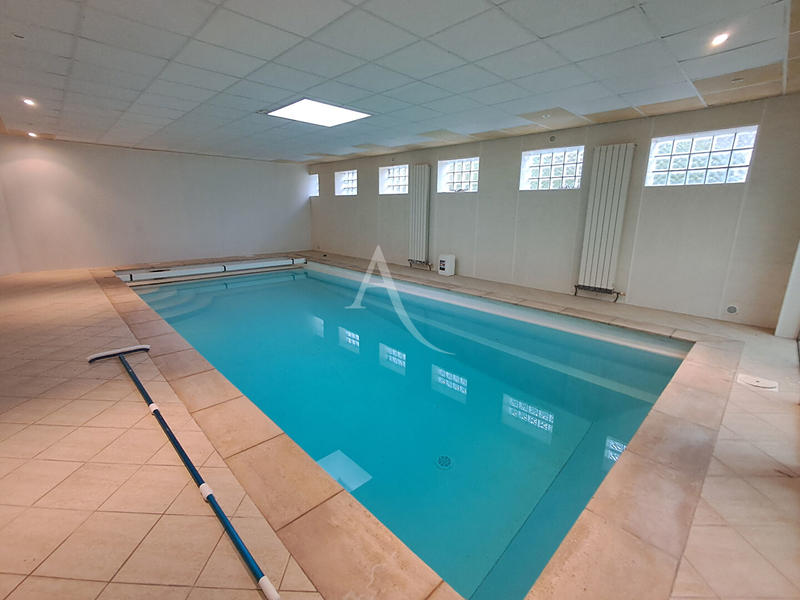 Maison - 350 m² - 8 pièces