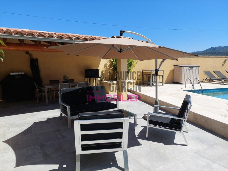 Maison - 280 m² - 10 pièces