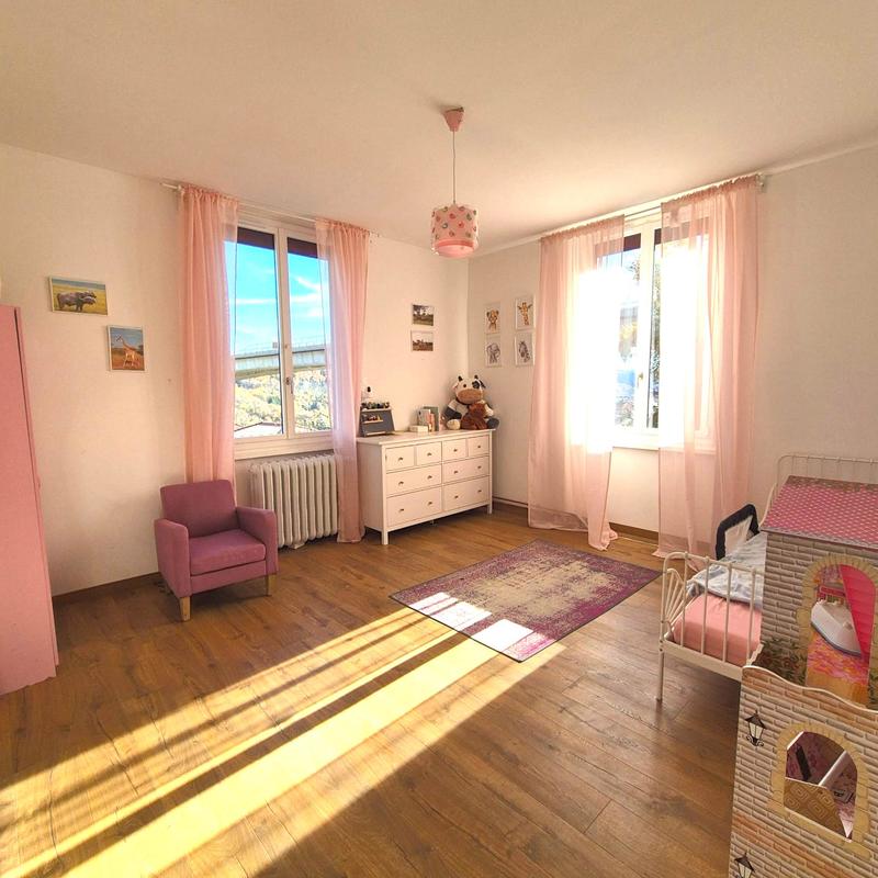 Maison - 220 m² - 9 pièces