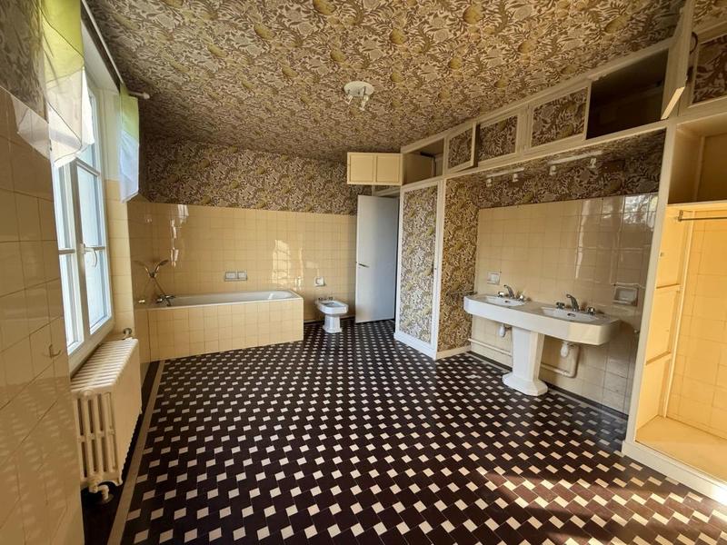 Maison - 200 m² - 6 pièces