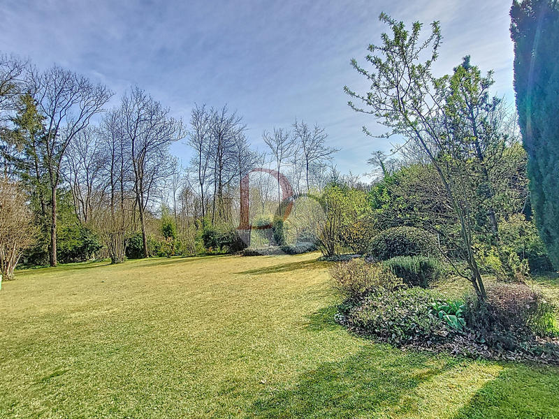 Maison - 340 m² - 9 pièces