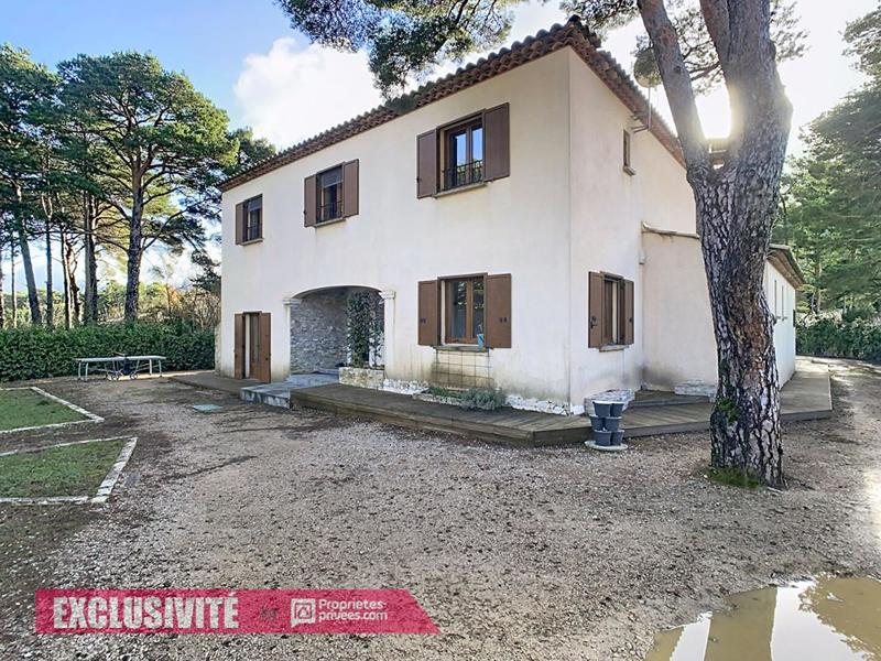 Maison - 200 m² - 6 pièces