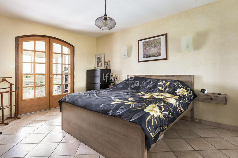 Villa - 200 m² - 6 pièces