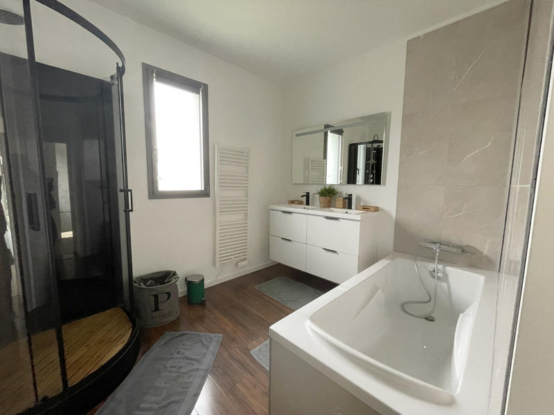 Maison - 217 m² - 6 pièces