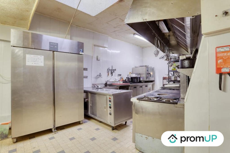 Local commercial - 1 097 m² - 22 pièces