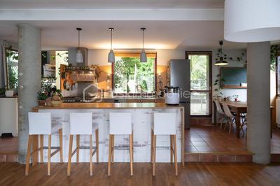 Maison - 180 m² - 8 pièces