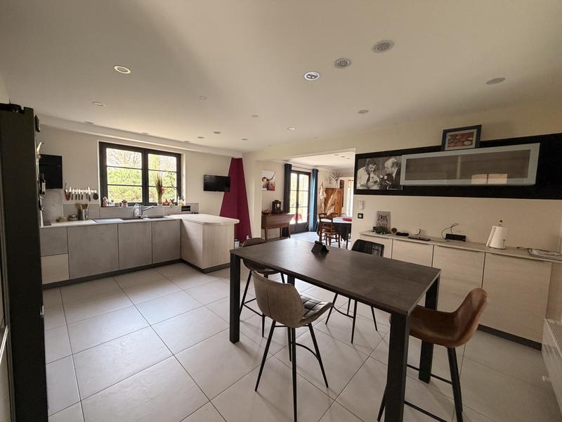 Maison traditionnelle - 228 m² - 8 pièces