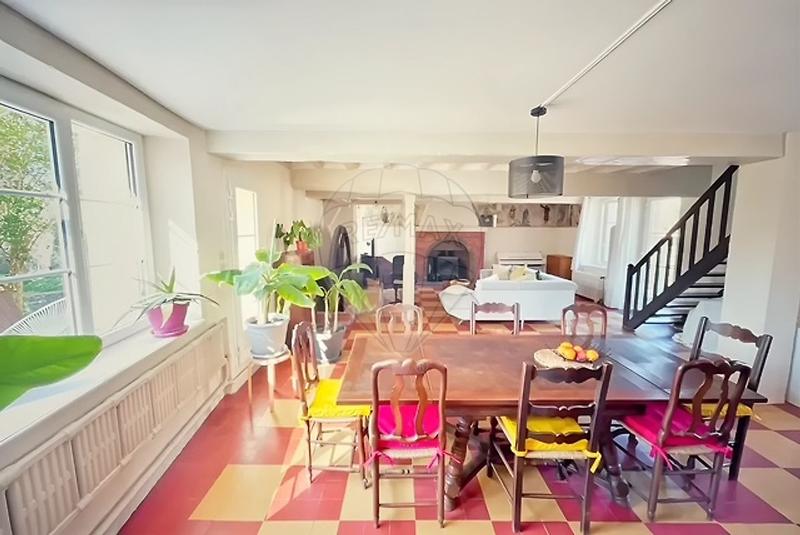 Maison - 242 m² - 6 pièces