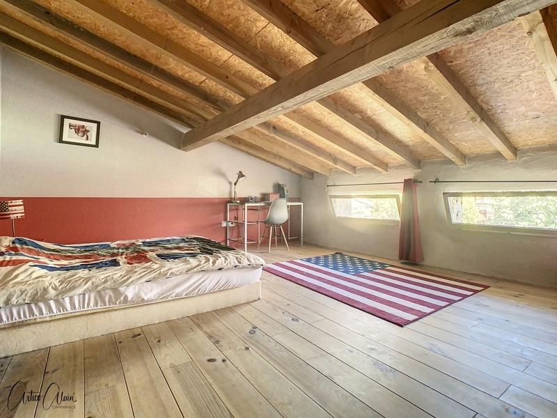 Maison - 463 m² - 9 pièces