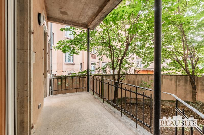 Local d'activités - 15 m² - 5 pièces