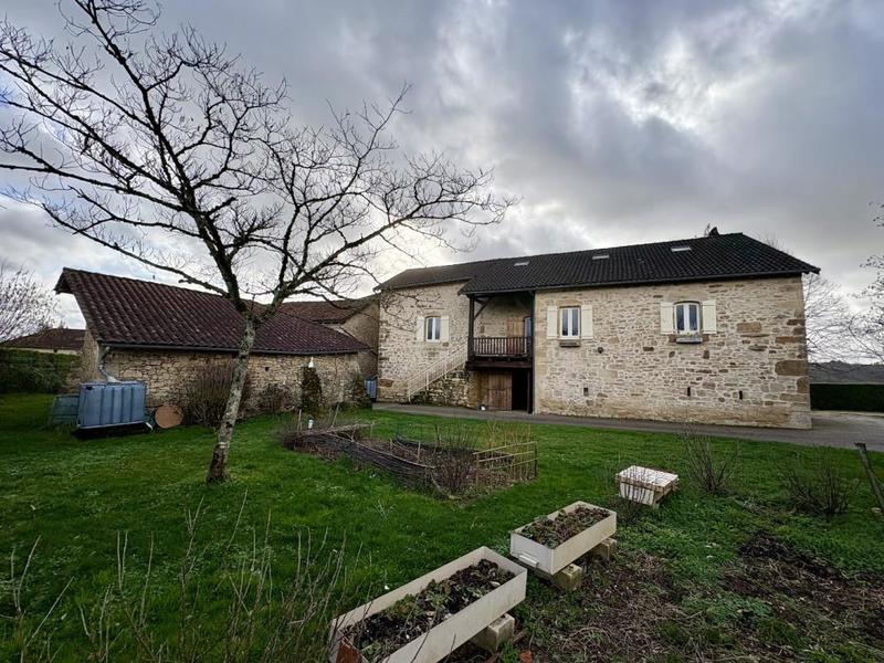 Maison en pierre - 203 m² - 7 pièces
