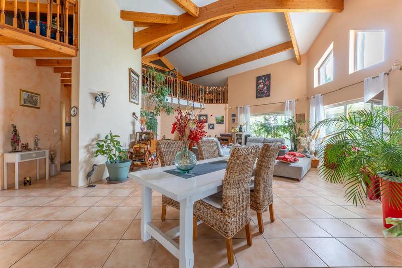 Maison - 275 m² - 7 pièces