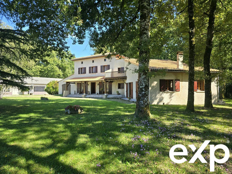 Maison - 315 m² - 10 pièces