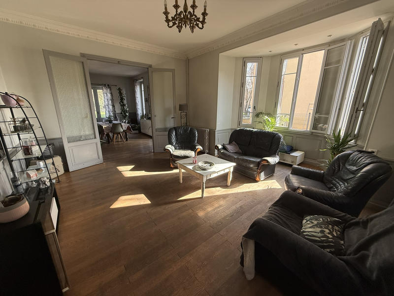 Maison - 239 m² - 9 pièces