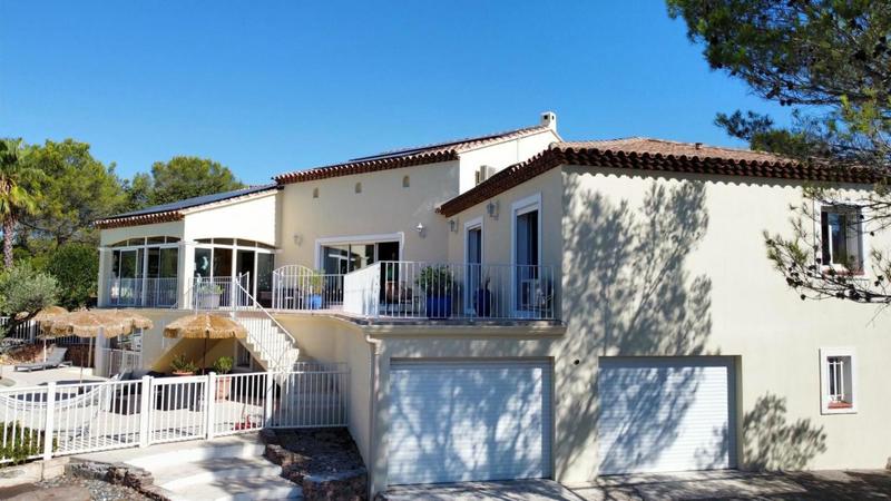 Maison - 205 m² - 6 pièces