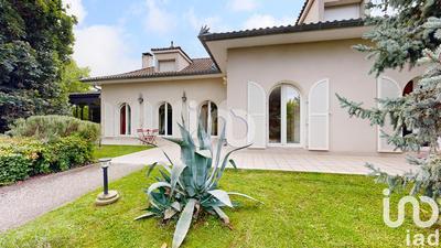 Maison - 280 m² - 8 pièces