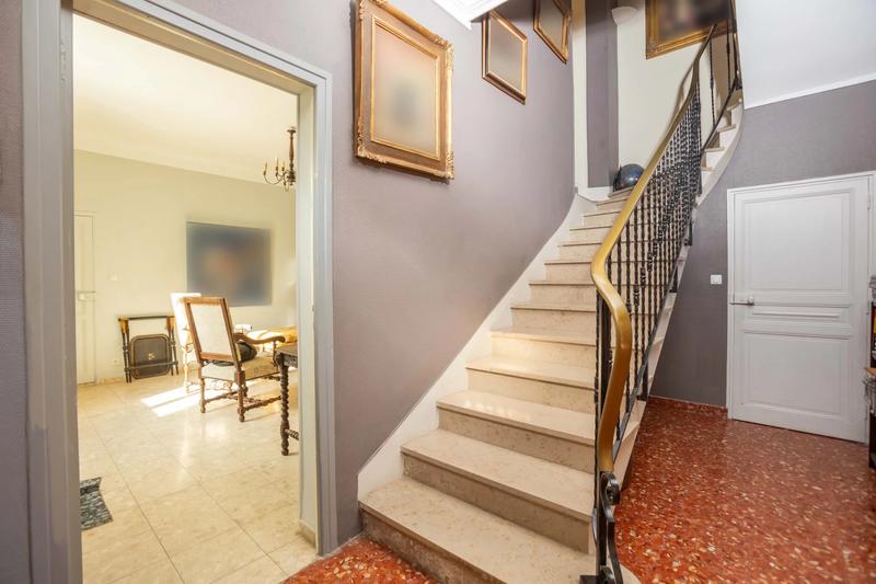Propriété - 307 m² - 9 pièces
