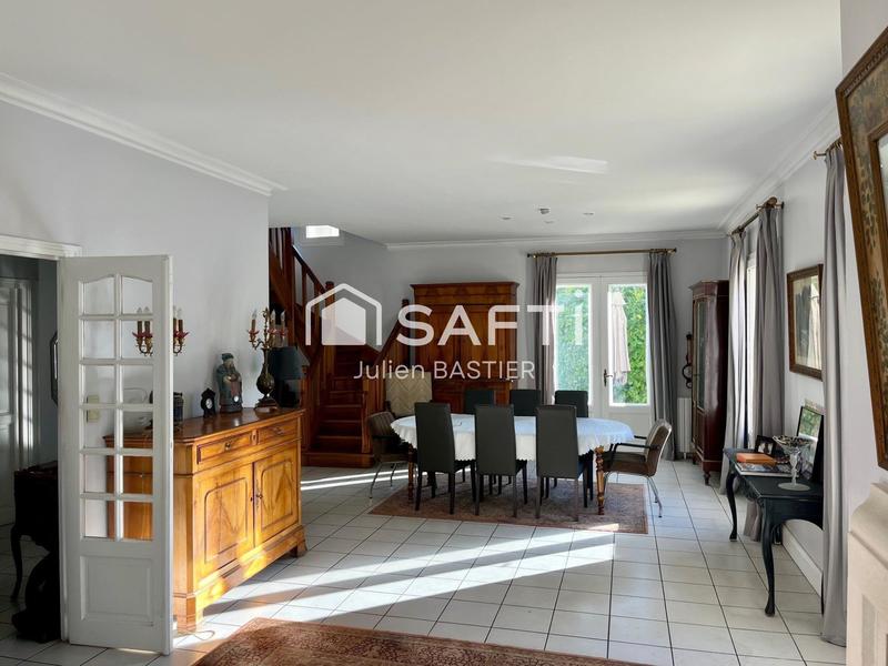 Villa - 200 m² - 6 pièces