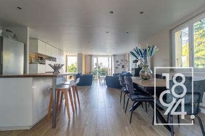 Maison - 300 m² - 6 pièces