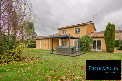 Maison traditionnelle - 175 m² - 6 pièces