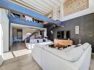 Maison - 263 m² - 7 pièces