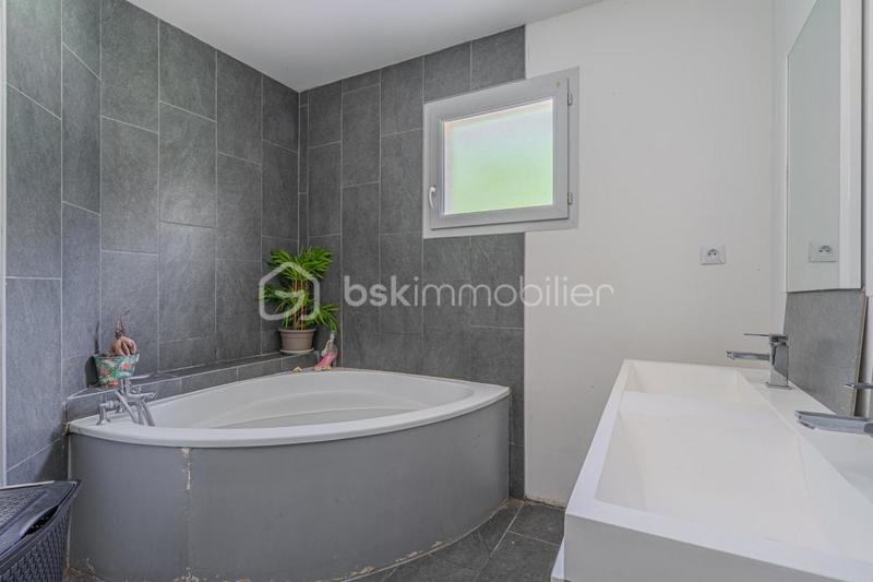 Maison traditionnelle - 156 m² - 5 pièces