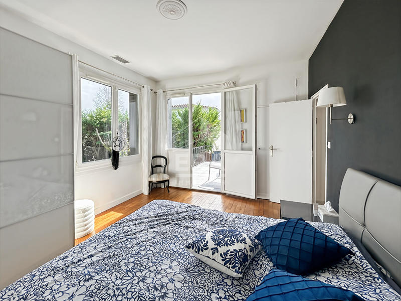 Maison - 222 m² - 10 pièces