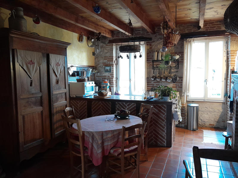 Maison - 240 m² - 8 pièces