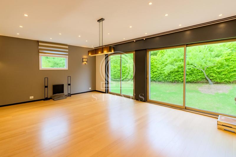 Maison contemporaine - 212 m² - 6 pièces