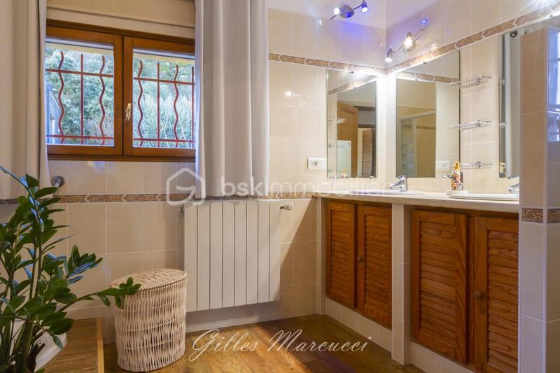 Maison - 174 m² - 5 pièces