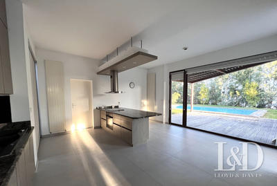 Villa - 240 m² - 7 pièces