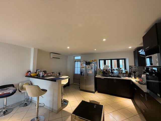 Maison - 127 m² - 9 pièces