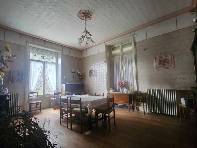 Propriété - 260 m² - 11 pièces