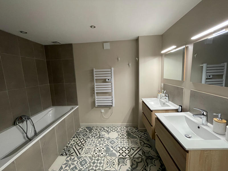 Maison - 221 m² - 7 pièces