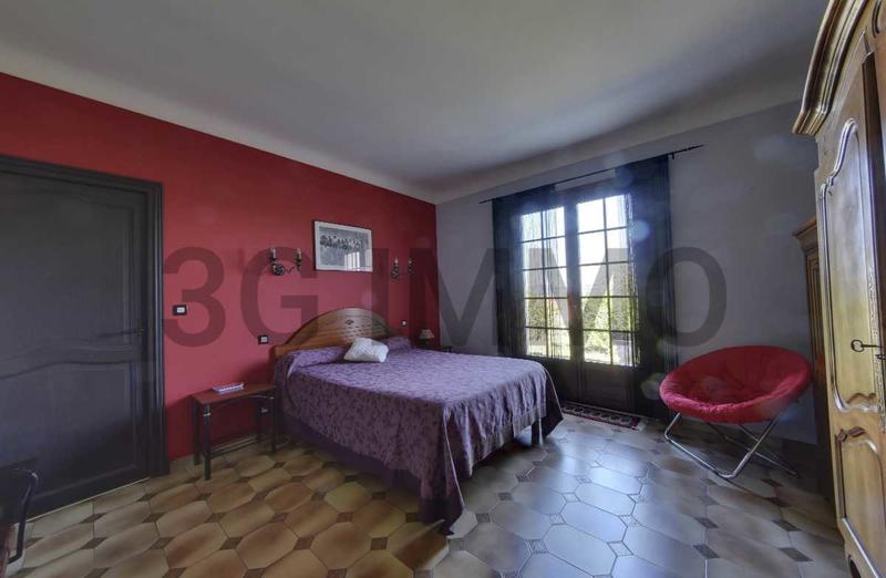 Maison traditionnelle - 237 m² - 7 pièces